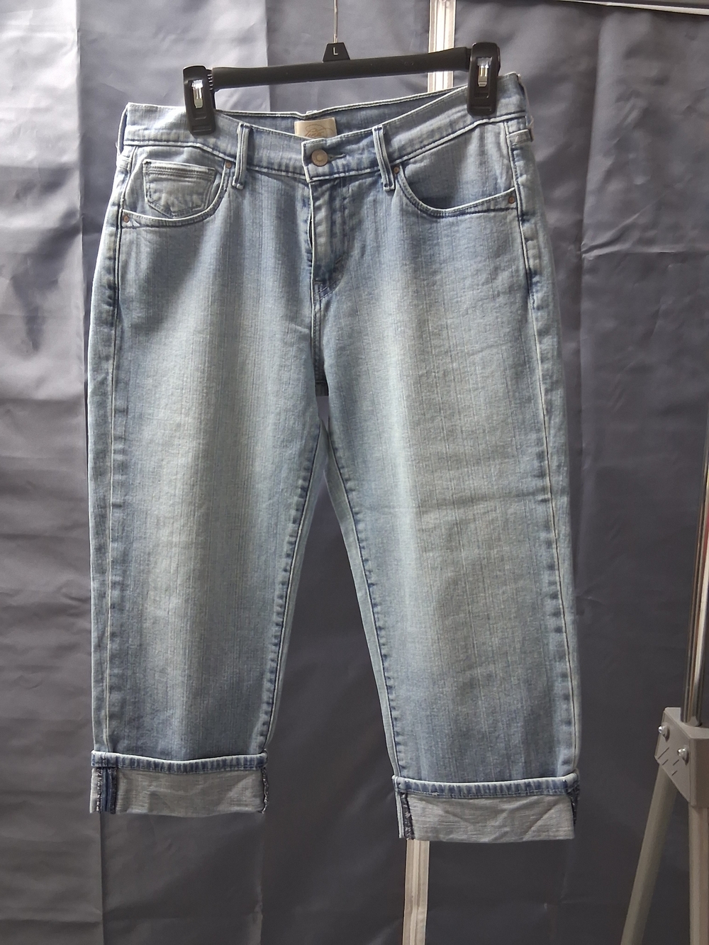 Levi's Light Wash Denim Capris